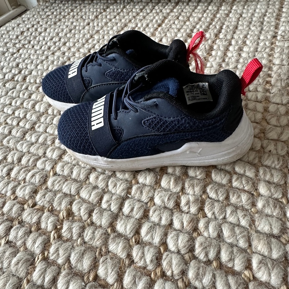 Puma shoes size 10c for toddler size 4T - Picture 3 of 8